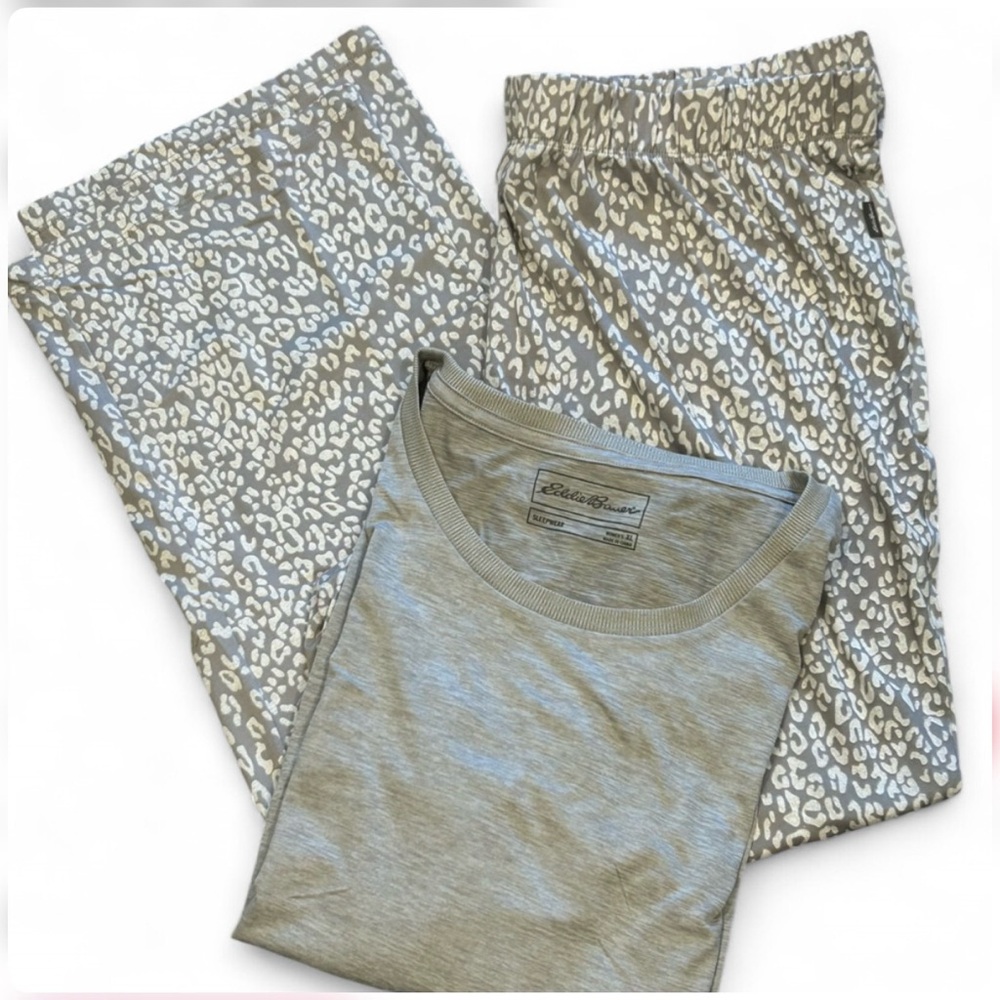3 Pc Eddie Bauer Gray and Cream Lounge Set with Robe